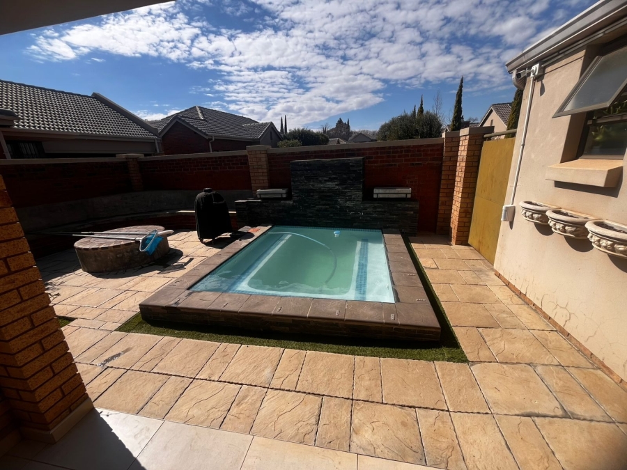To Let 3 Bedroom Property for Rent in Vyfhoek A H North West
